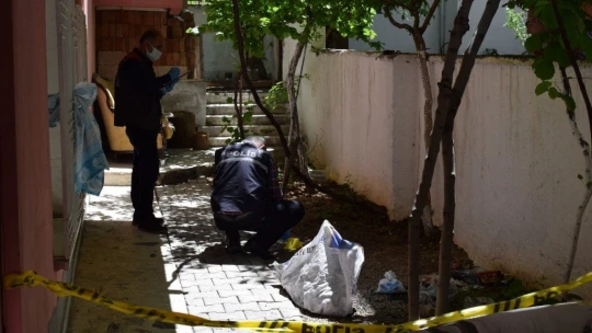 Malatya'da terastan düşen kadın ağır yaralandı