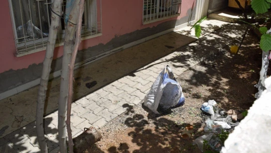 Malatya'da terastan düşen kadın ağır yaralandı