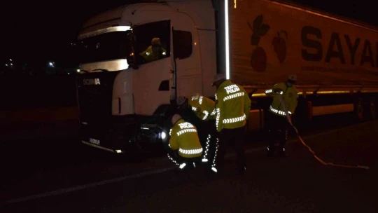 Malatya'da tır otomobili biçti: 1'i ağır 3 yaralı