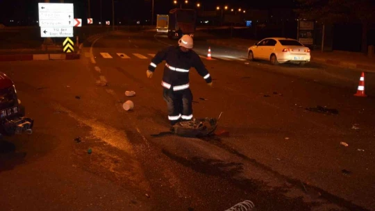 Malatya'da tır otomobili biçti: 1'i ağır 3 yaralı