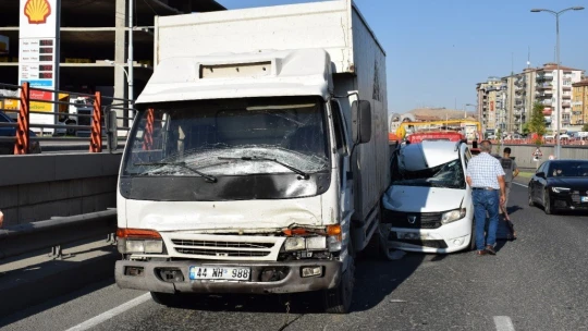 Malatya'da trafiği felç eden zincirleme kaza