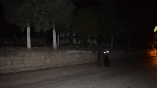 Malatya'da türbeye ziyareti yapanların üzerine tüfekle ateş açıldı