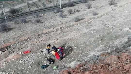 Malatya'da uçuruma yuvarlanan genç yaralandı