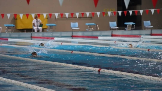 Malatya'da yeni yapılan havuzda ilk yüzme müsabakası yapıldı