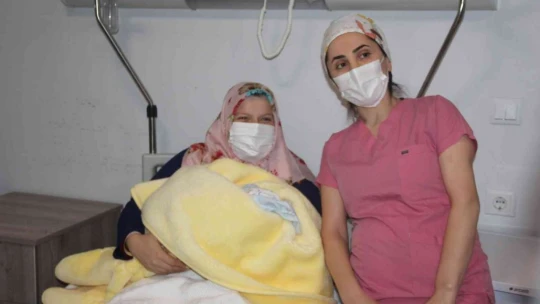 Malatya'da yeni yılın ilk bebeği 'Furkan'