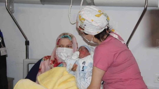 Malatya'da yeni yılın ilk bebeği 'Furkan'