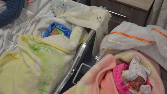 Malatya'da yeni yılın ilk bebekleri ikiz kardeşler Ayşe ve Murat oldu