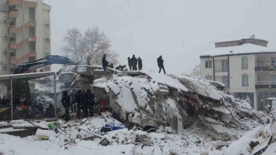 Malatya'da yoğun kar altında arama kurtarma çalışmaları sürüyor
