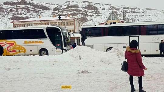 Malatya'da yolda kalan vatandaşlar yurtta ağırlanıyor