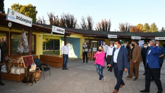 Malatya'da Yöresel Ürünler Pazarı'na büyük ilgi