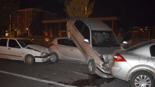 Malatya'da zincirleme kaza: 6 araç birbirine girdi