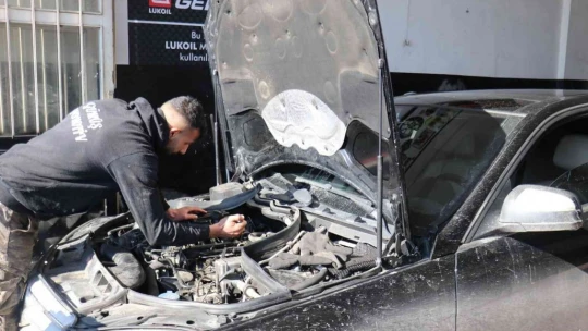 Oto tamircilerinde kar yoğunluğu