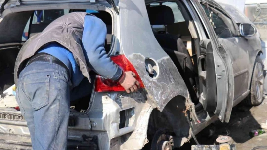 Oto tamircilerinde kar yoğunluğu