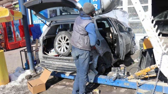 Oto tamircilerinde kar yoğunluğu