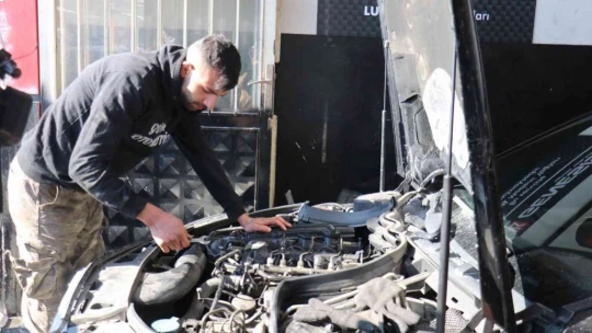 Oto tamircilerinde kar yoğunluğu