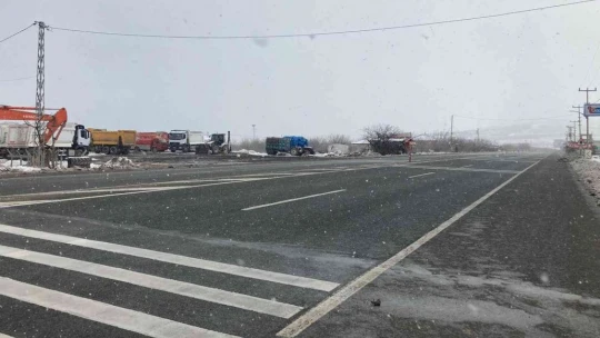 Malatya-Elazığ karayolunda ulaşım kontrollü sağlanıyor