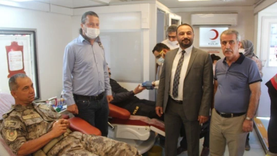 Malatya Emniyetinden '15 Temmuz anısına' kan bağışı