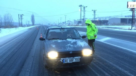 Malatya-Kayseri karayolu tırların geçişine kapatıldı