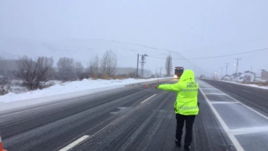 Malatya-Kayseri karayolu tırların geçişine kapatıldı