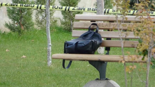 Malatya'nın en işlek noktasında şüpheli çanta alarmı