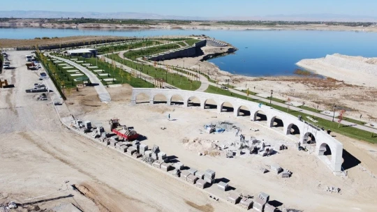 Malatya'nın ilk sahil parkı projesi tüm hızıyla sürüyor