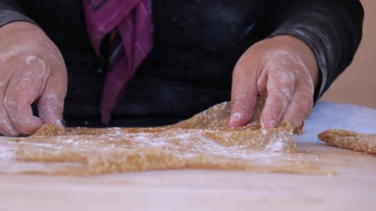 Malatya'nın tescilli dut pestili, ev hanımlarının geçim kaynağı oldu