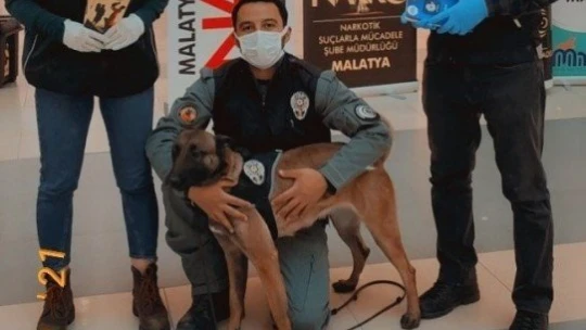 Malatya polisi Uyuşturucuyla mücadele için broşür dağıttı
