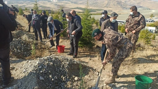 Malatya polisinden bin fidan