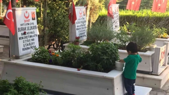 Malatya şehitliğinde hüzünlü bayramlaşma