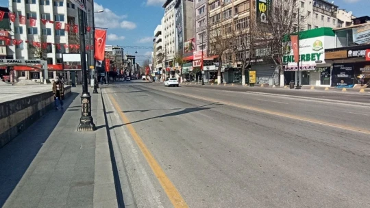 Malatya sokakları 1 ay aradan sonra yeniden boş kaldı