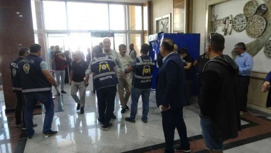 Kazanan Ticaret, Kaybeden Siyaset
