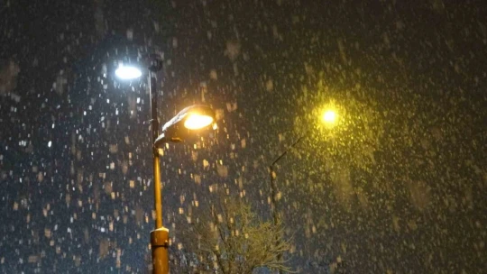 Malatya'ya lapa lapa kar yağıyor