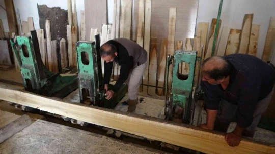 Malatyalı aile üç kuşaktır ağaçlara şekil veriyor