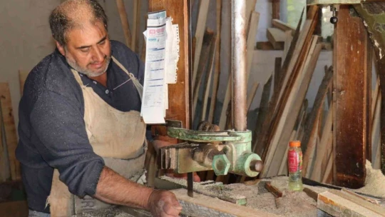 Malatyalı aile üç kuşaktır ağaçlara şekil veriyor