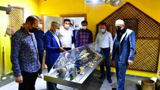 Malatyalı sanatçılar tarihi Yeşilyurt konaklarını gezdi