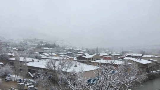 Malatyalılar güne kar yağışı ile başladı
