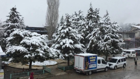 Malatyalılar güne kar yağışı ile başladı