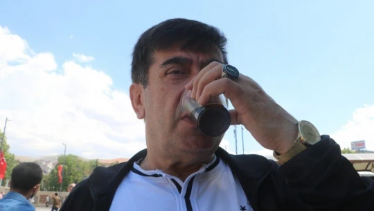 Malatyalılar, meyan kökü şerbeti ile serinliyor