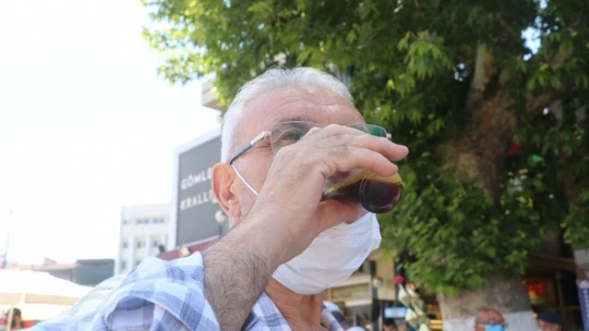Malatyalılar, meyan kökü şerbeti ile serinliyor