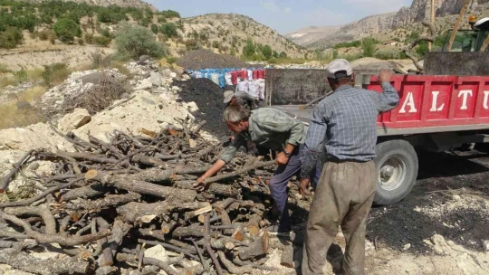 Mangal kömürü işçilerinin zorlu mesaisi