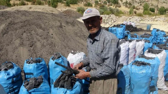 Mangal kömürü işçilerinin zorlu mesaisi