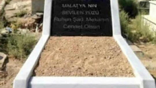 Mersedes Kadir'in mezarı yaptırıldı