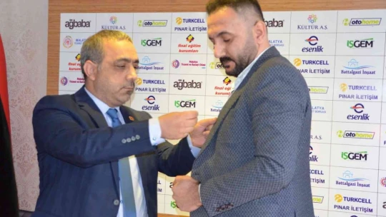 Gazeteciler ve Televizyoncular Cemiyeti'ne toplu katılım