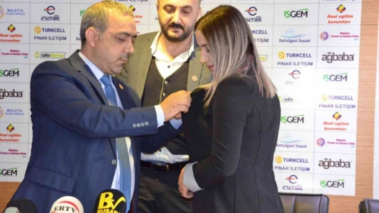 Gazeteciler ve Televizyoncular Cemiyeti'ne toplu katılım