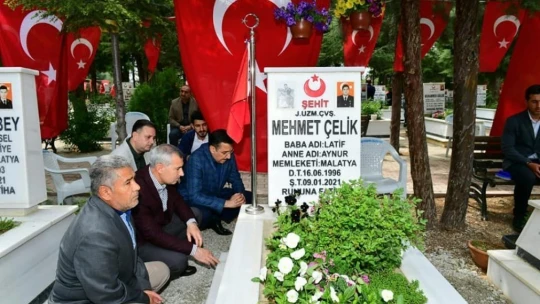 Milletvekili Tüfenkci ile Başkan Çınar'dan şehitlik ziyareti