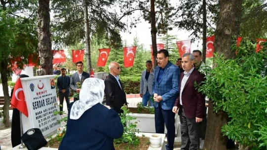 Milletvekili Tüfenkci ile Başkan Çınar'dan şehitlik ziyareti