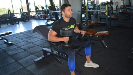 Milli vücut geliştirme şampiyonu Gürsoy, genç sporcularla bir araya geldi