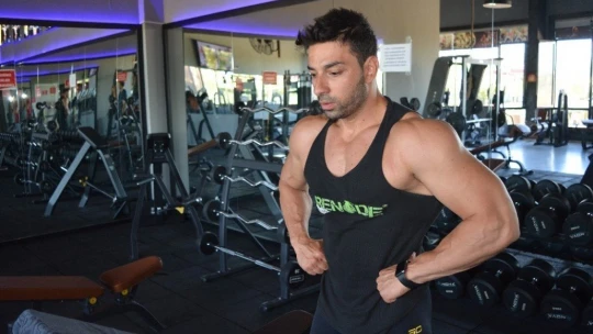 Milli vücut geliştirme şampiyonu Gürsoy, genç sporcularla bir araya geldi