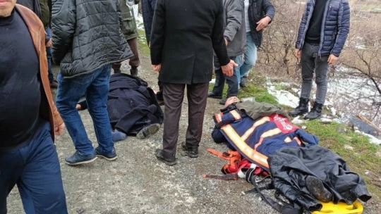 Minibüs ile otomobil çarpıştı: 17 yaralı