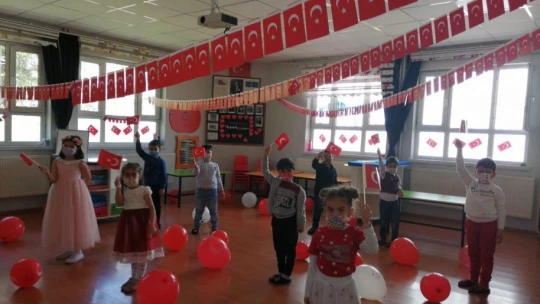 Miniklerden 23 Nisan coşkusu